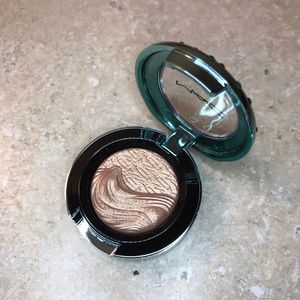 MAC Cosmetics Extra Dimension “Lorelei” Eyeshadow
